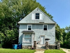 Building Photo - 135 E Van Buren St