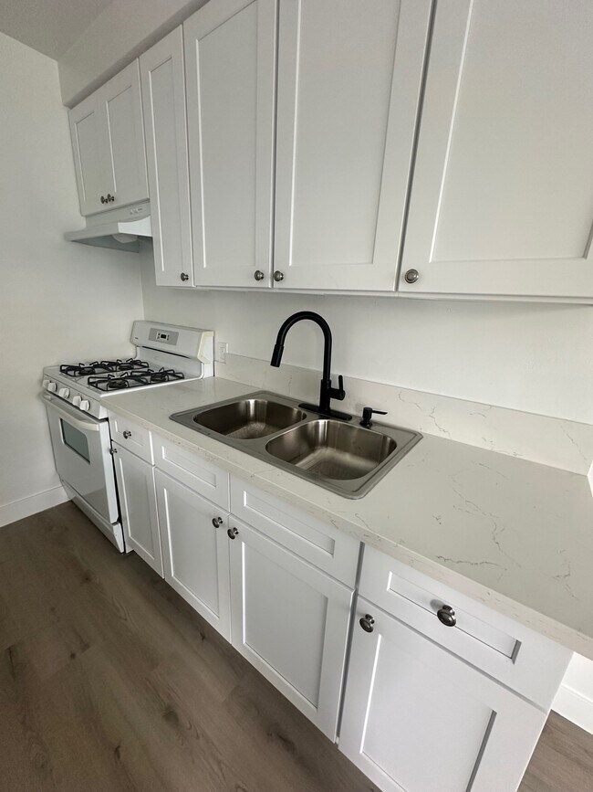 Foto del edificio - Zelzah Avenue Apartments