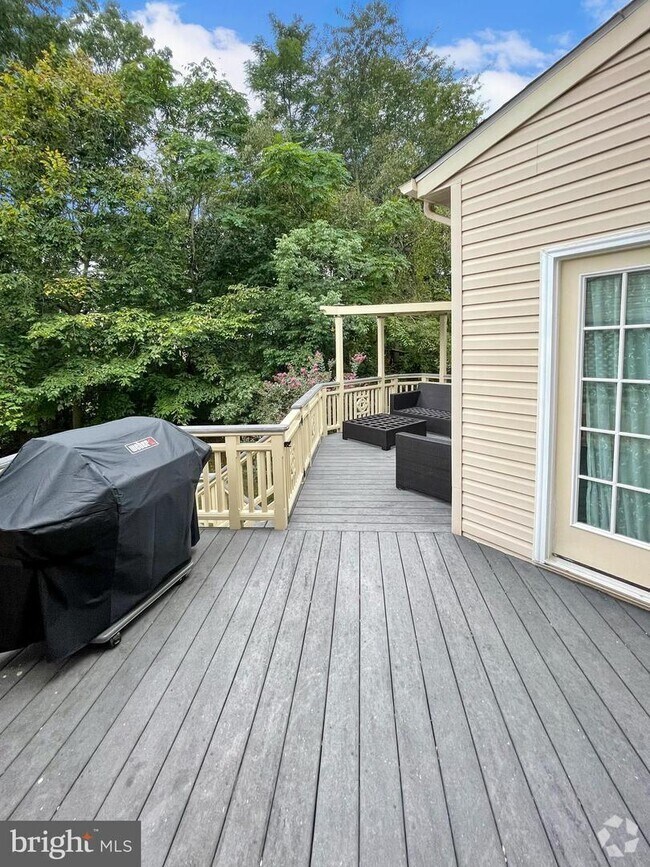 Falcons Landing Apartments under 700 Sterling, VA 2 Rentals