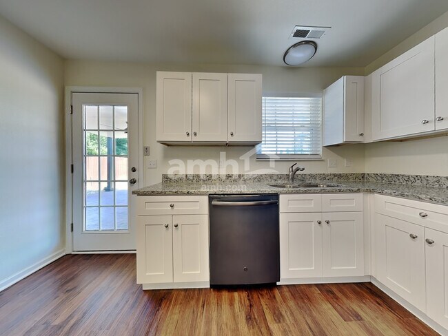 Foto del edificio - 6824 Audrianna Ln