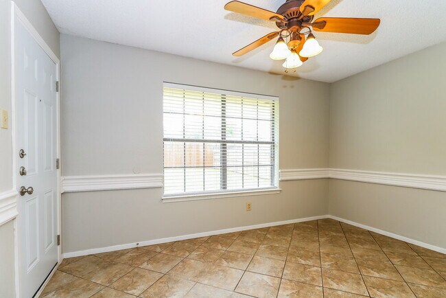 Building Photo - 143 NE Mcalister Rd