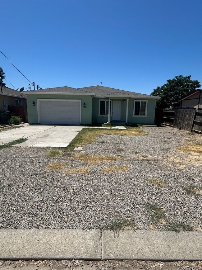 Foto del edificio - 3 Bedroom 2 bath home available