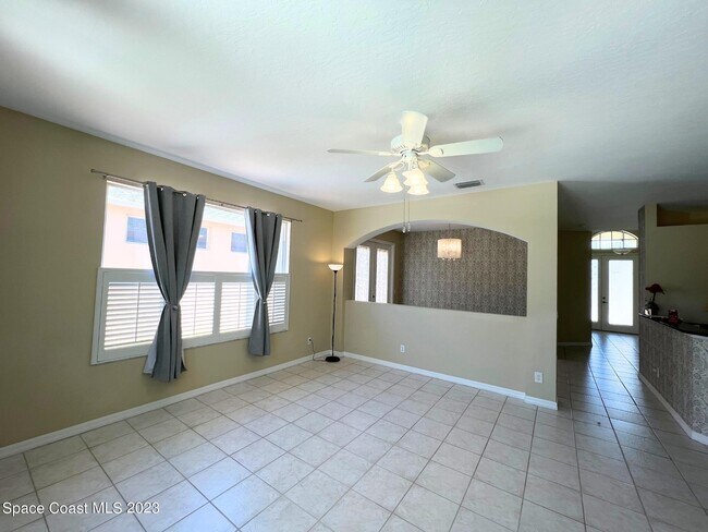 Building Photo - 152 Babylon Ln