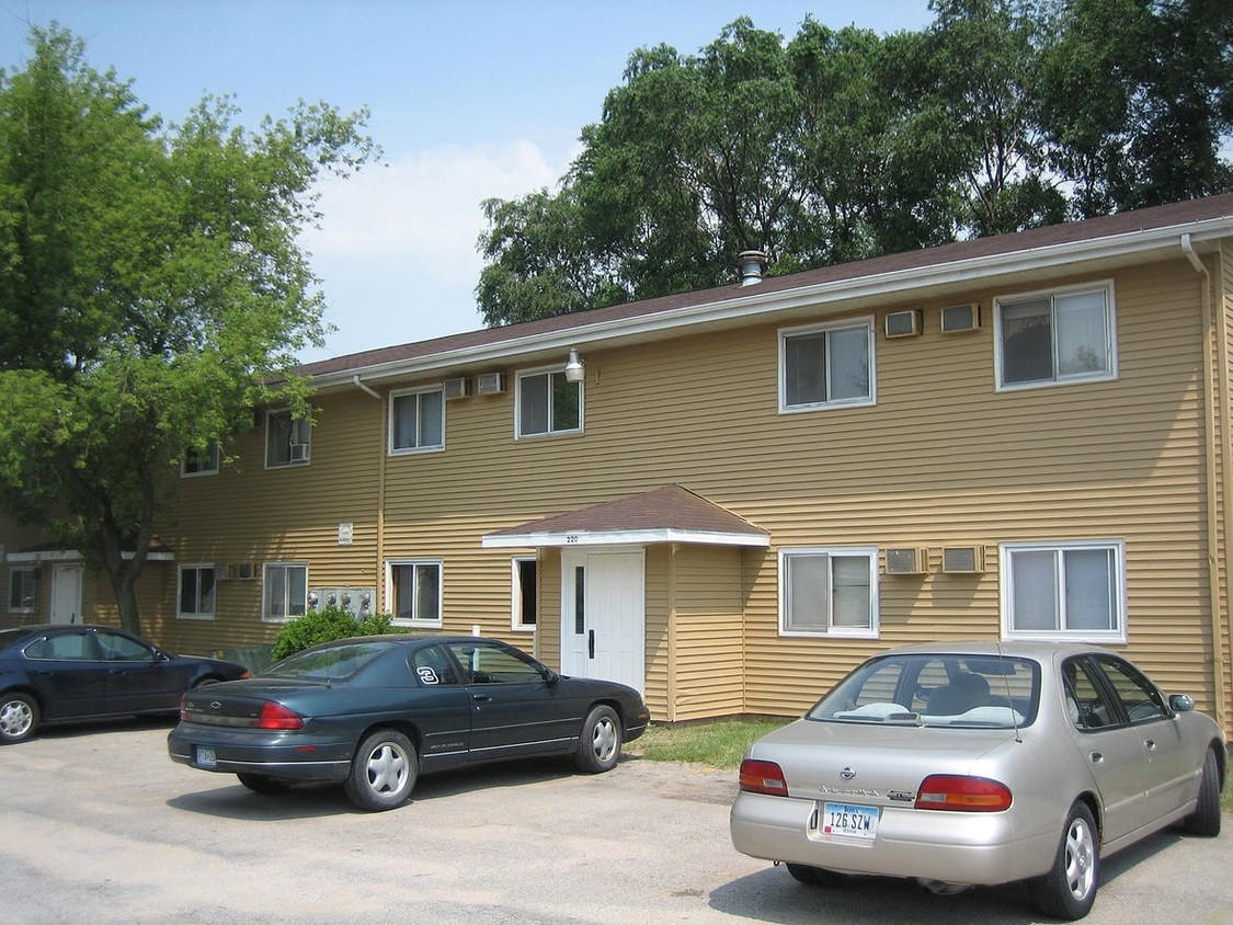 Primary Photo - College Terrace Apartments