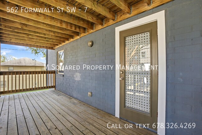 Building Photo - 562 Formwalt St SW