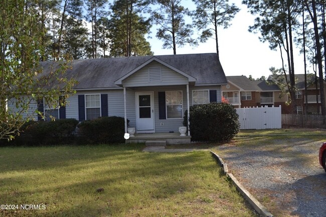 Building Photo - 210 Pecan Grove Dr