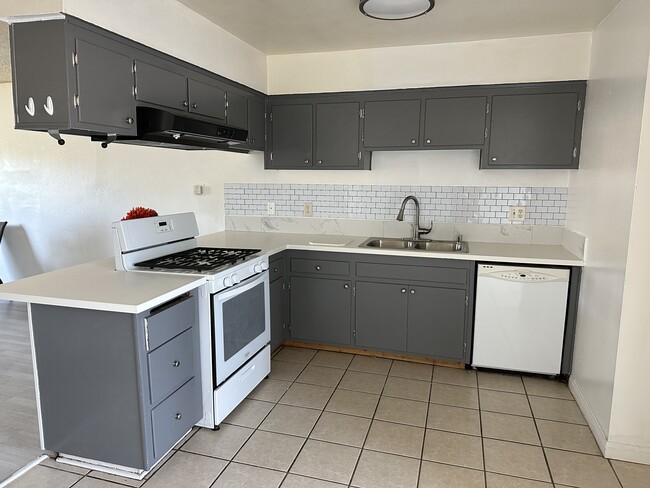 Building Photo - 1131 Cero Ct