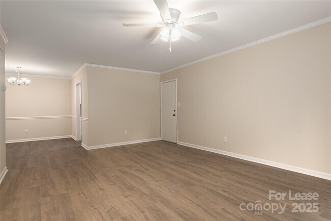 Foto del edificio - 4739 Hedgemore Dr