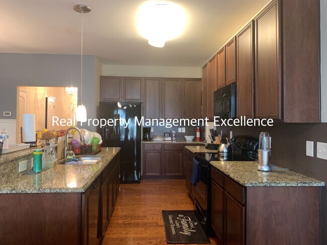 Foto del edificio - Beautiful 3 Bedroom Townhome in Raleigh ne...