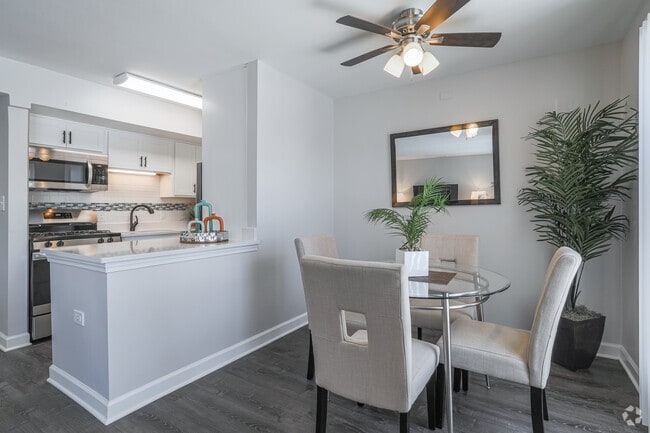 Renovated Dining Room-2 Bedroom Townhome - The Villages on Maple