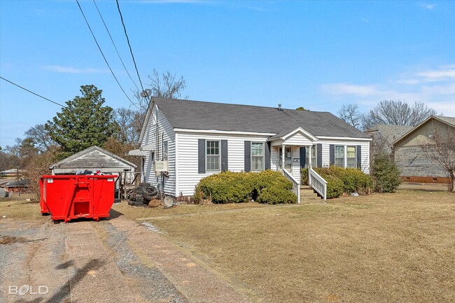 Building Photo - 3814 Lakeshore Dr