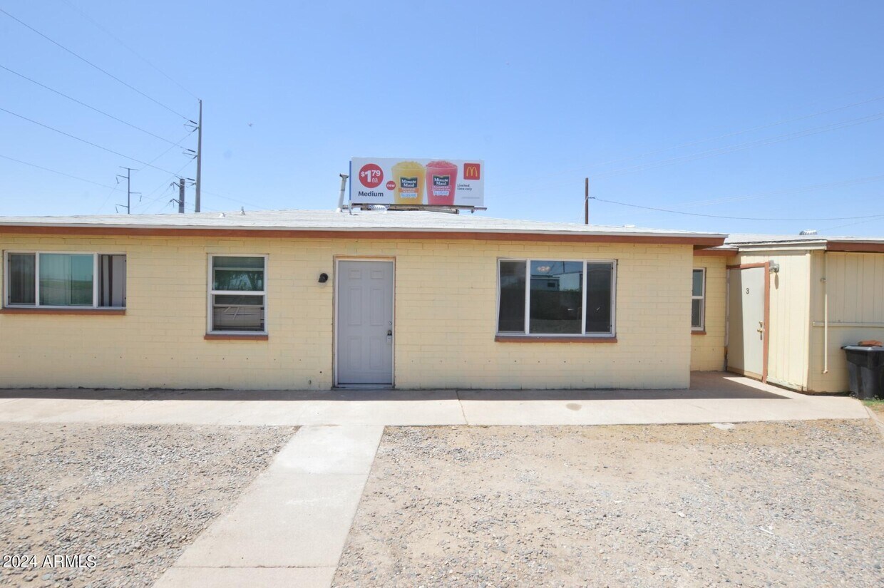 Primary Photo - 7040 Grand Ave