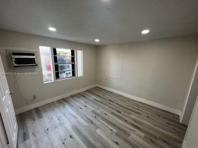 Foto del edificio - 582 E 18th St
