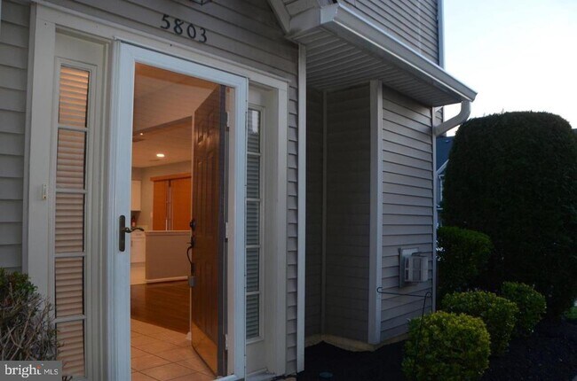 Foto del edificio - 5803 Coventry Way