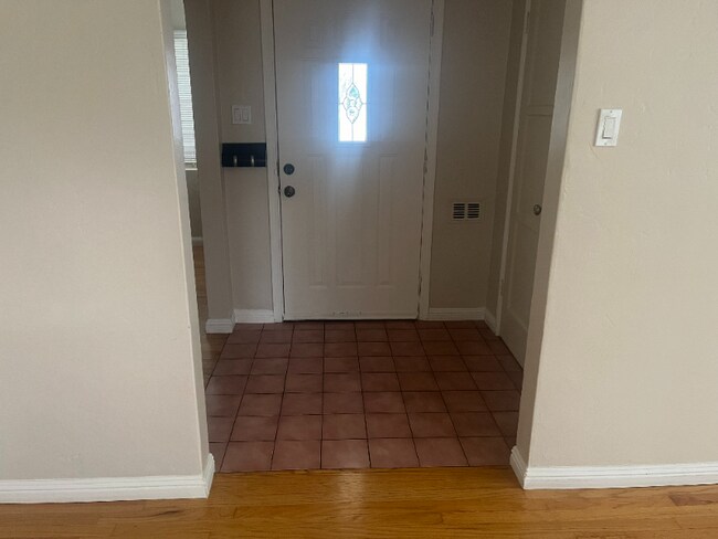 Foto del edificio - 502 Bryan Ave