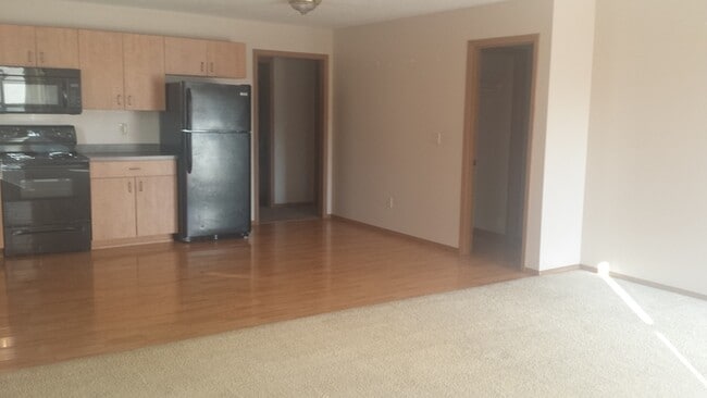 Building Photo - Nice Duplex in Clever. Clean two bedroom, ...
