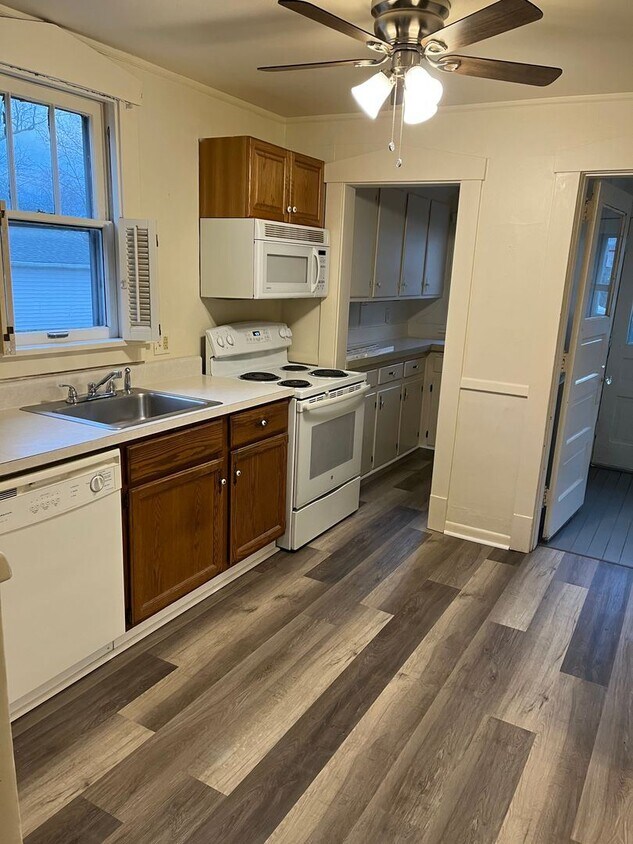 Foto principal - 2 br, 1 bath House - 1615 Roemer Blvd