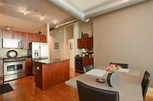 Foto del edificio - 700 N Larrabee St