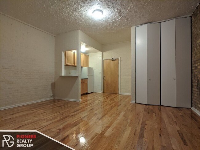 Building Photo - 536 W Arlington Pl