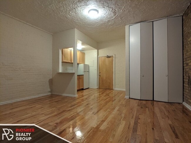 Building Photo - 536 W Arlington Pl