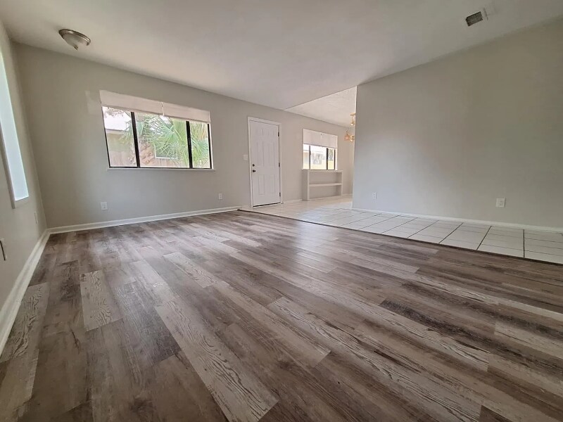 Foto principal - 6221 Pinetree Ave
