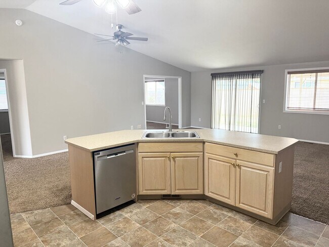 Foto del edificio - Charming One-Level Ranch in Peaceful Battl...