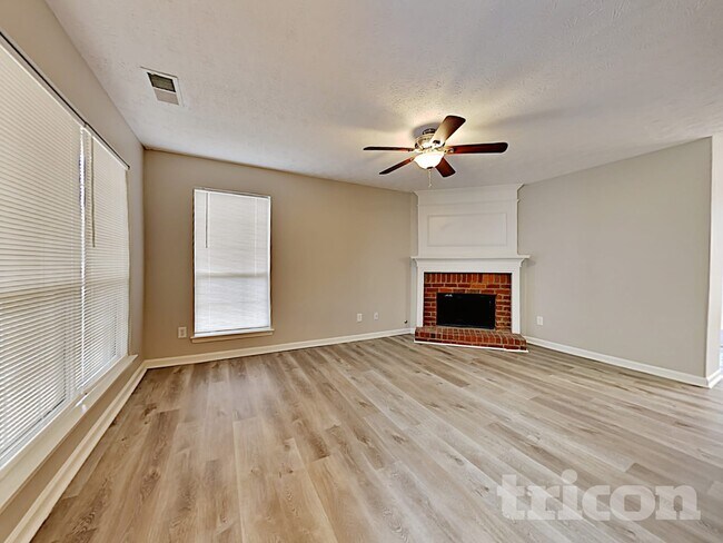 Foto del edificio - 915 Riley Farm Ln