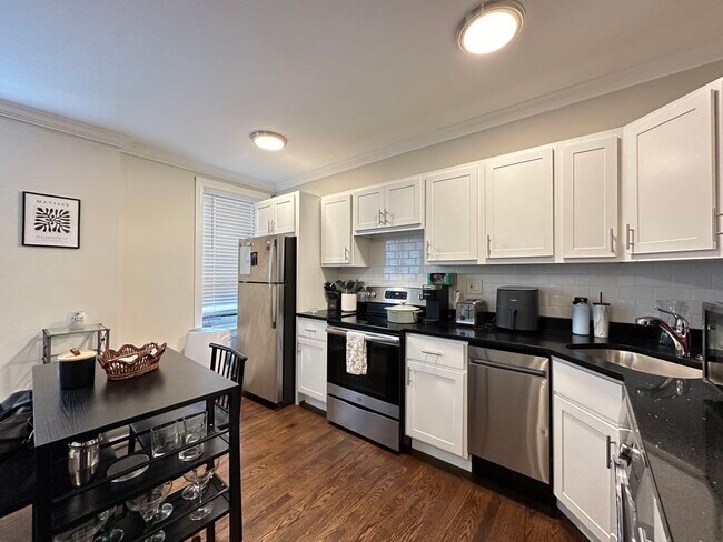 Foto del edificio - 3345 N Marshfield Ave