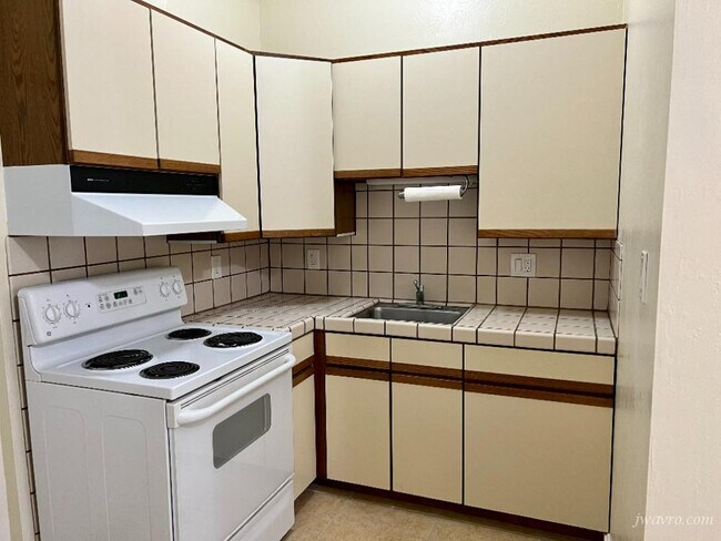 Building Photo - 1631 Larkin St
