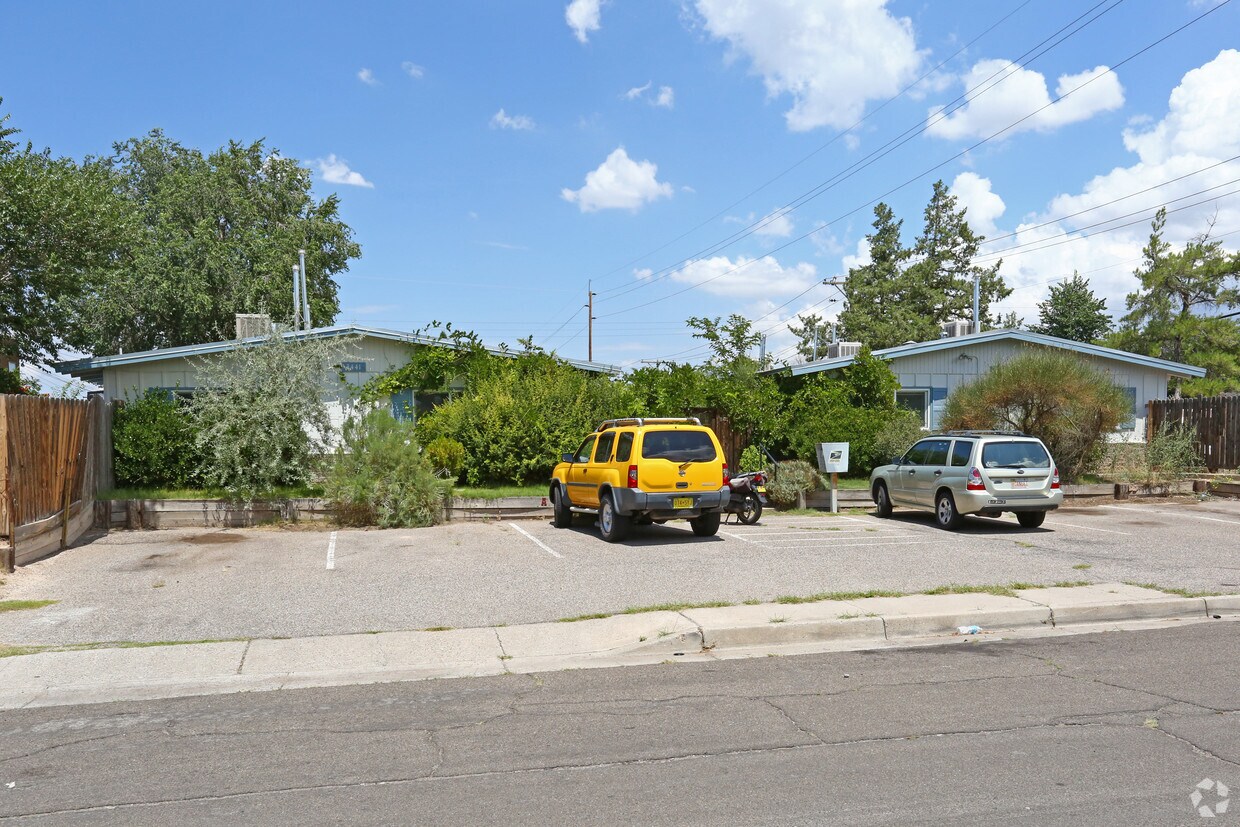Primary Photo - 3441-3445 Vail Ave SE