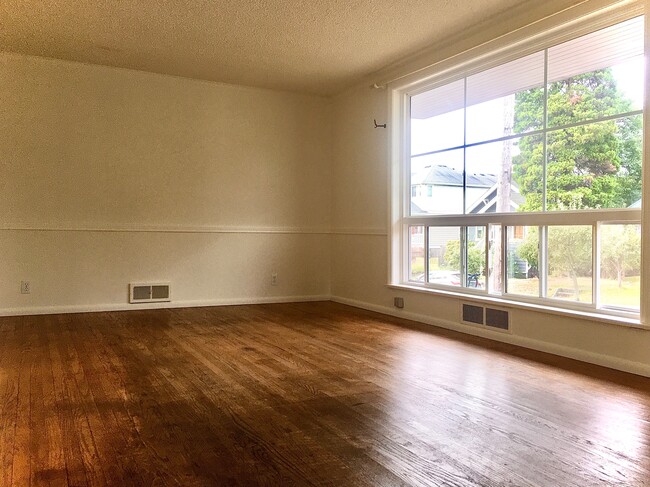 Living room - 6722 7th Ave NW