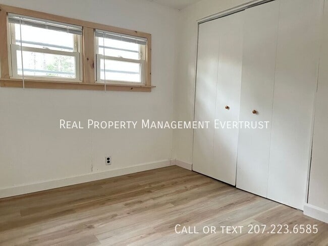 Building Photo - 689 Oak Hill Rd