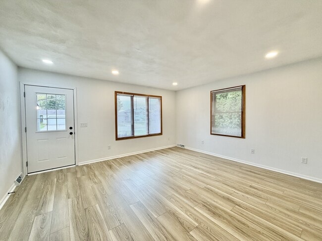 Foto del edificio - 1124-1126 Brown Dr