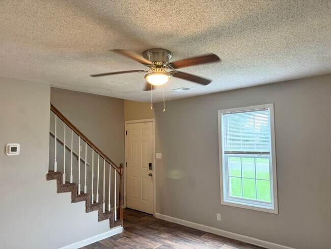 Foto del edificio - 1005 Shadow Ridge Ave