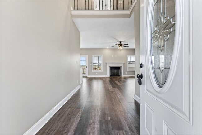 Foto del edificio - Pet Friendly Four Bedroom with Bonus!
