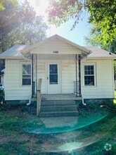 Building Photo - 814 N Warren Ave