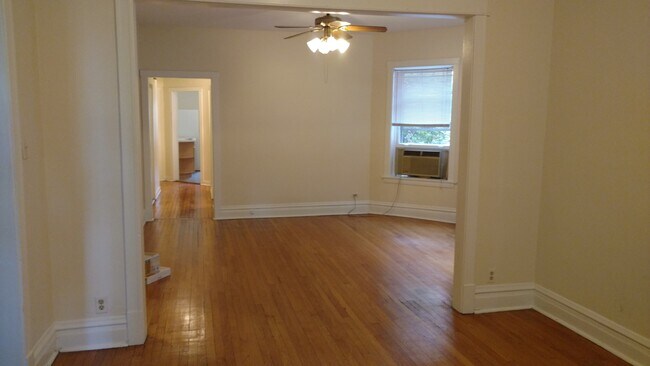 Building Photo - 1637 W Winona St