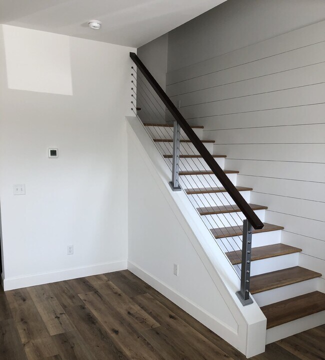 Foto del edificio - Contemporary 2BD 2.5 BA  3 Story Townhome with a View!