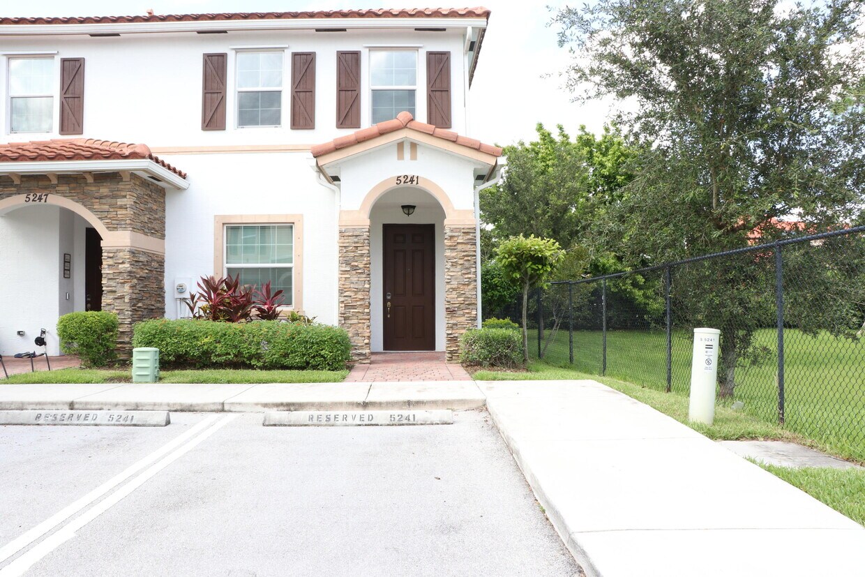 Primary Photo - 5241 Ellery Terrace