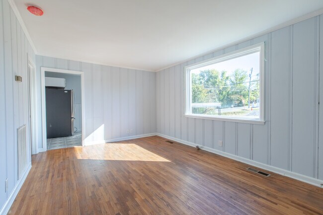 Foto del edificio - 2418 Maplecrest Dr