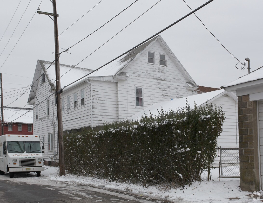 Building Photo - 701 Walnut St