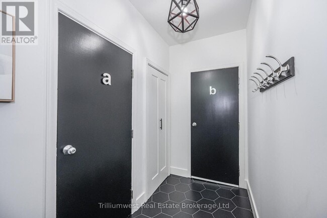 Building Photo - 376 York Rd