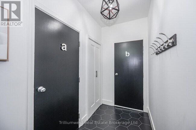 Photo du bâtiment - 376 York Rd