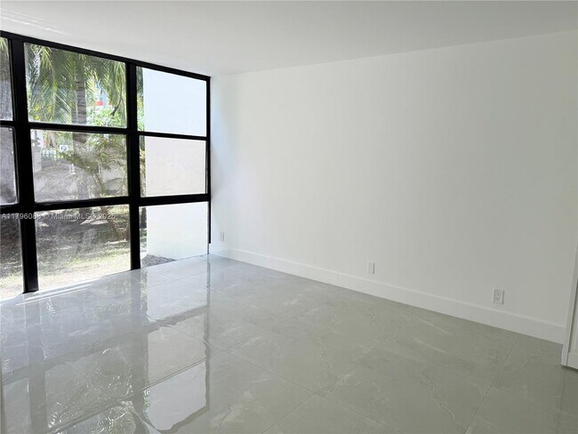 Building Photo - 16909 N Bay Rd