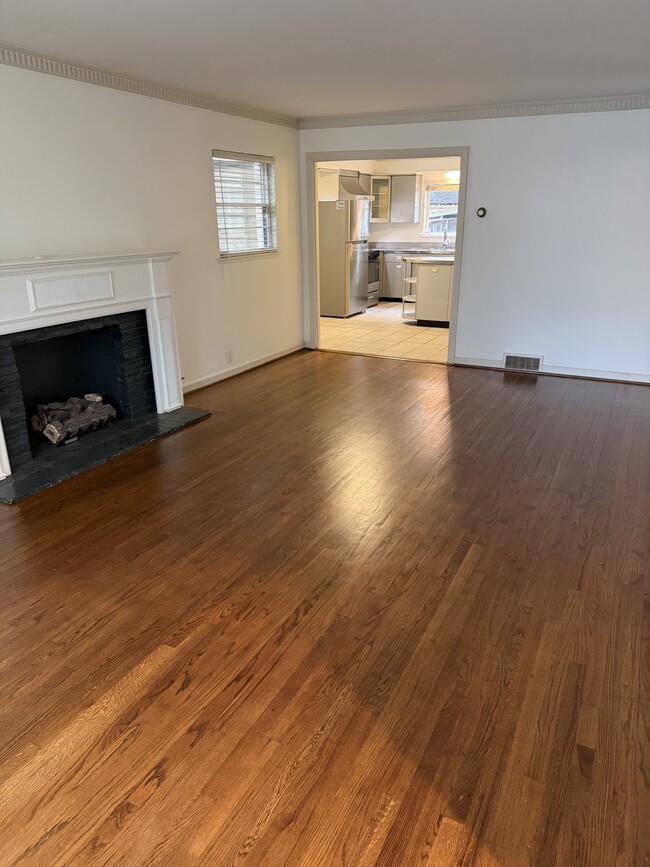 Photo - 4151 Hawthorne Ave Apartment