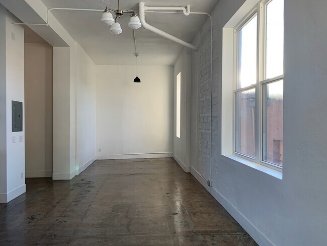 Foto del edificio - 111 N Walnut St