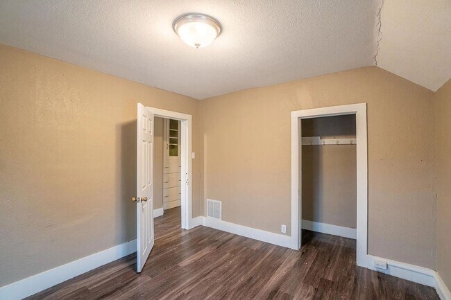 Foto del edificio - 4 Bedroom 1 Bath - Short term lease available contact for more information