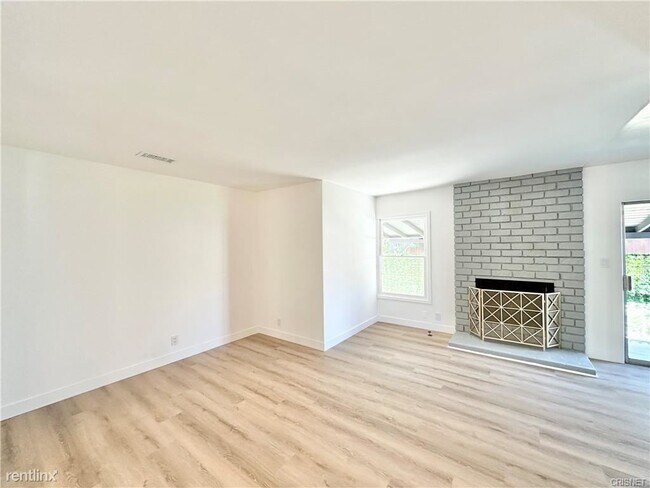 Building Photo - 4 br, 3 bath House - 10119 Odessa Ave