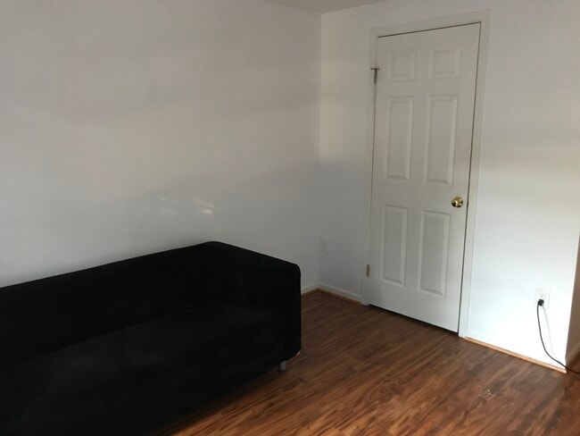 Bedroom for rent - 5 Whitechurch Ct Townhome