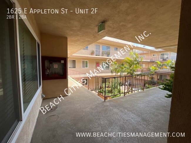 Building Photo - 1625 E Appleton St